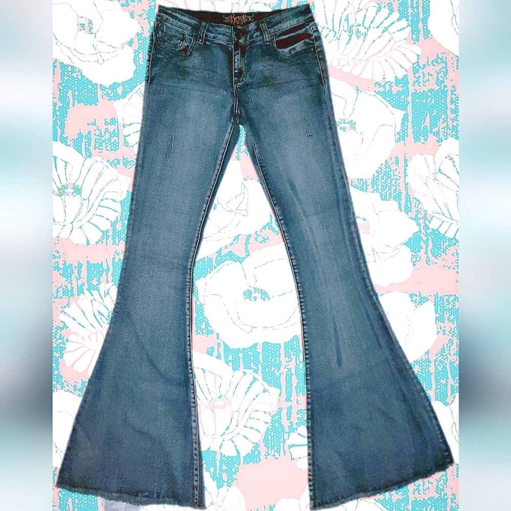 NWOT Revolt Size 5 Super Flare Jeans